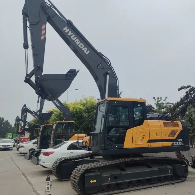 New Hyundai HX220L Excavator 1 New Hyundai HX220L Excavator