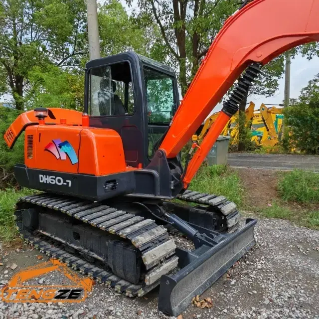 Used Doosan DH60 excavator