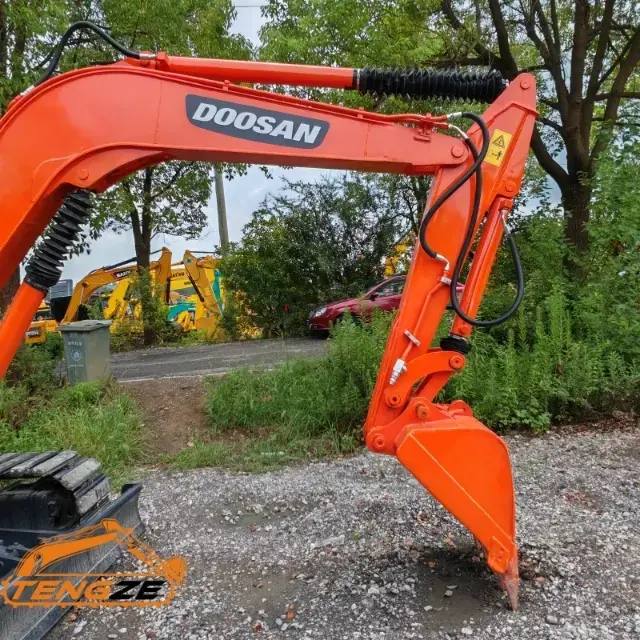 Used Doosan DH60 excavator 4 Used Doosan DH60 excavator