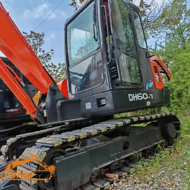 Used Doosan DH60 excavator 2 Used Doosan DH60 excavator