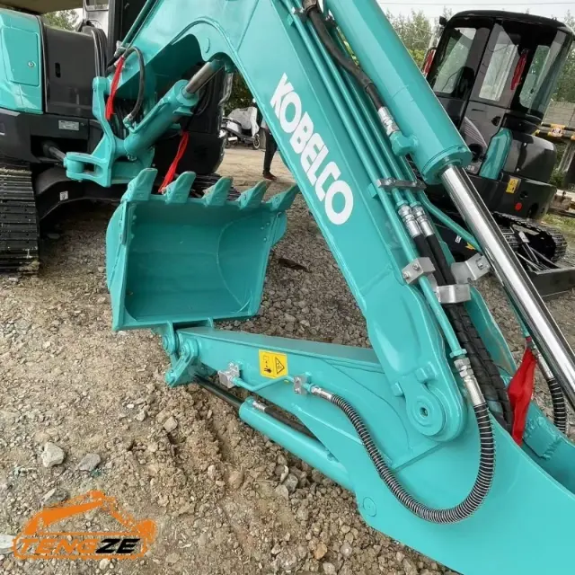 حفارة كوبيلكو SK55SR مستعملة 3 Used Kobelco SK55SR Excacator