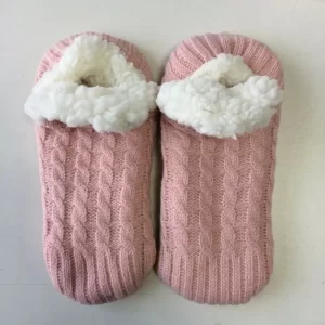 %name Die verschiedenen Stile und Designs von Slipper-Socken