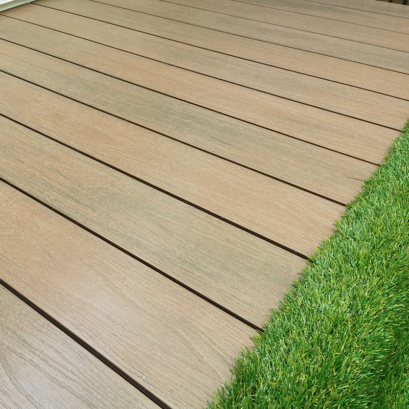 Sol composite imperméable WPC ou parquet traditionnel en bois ?