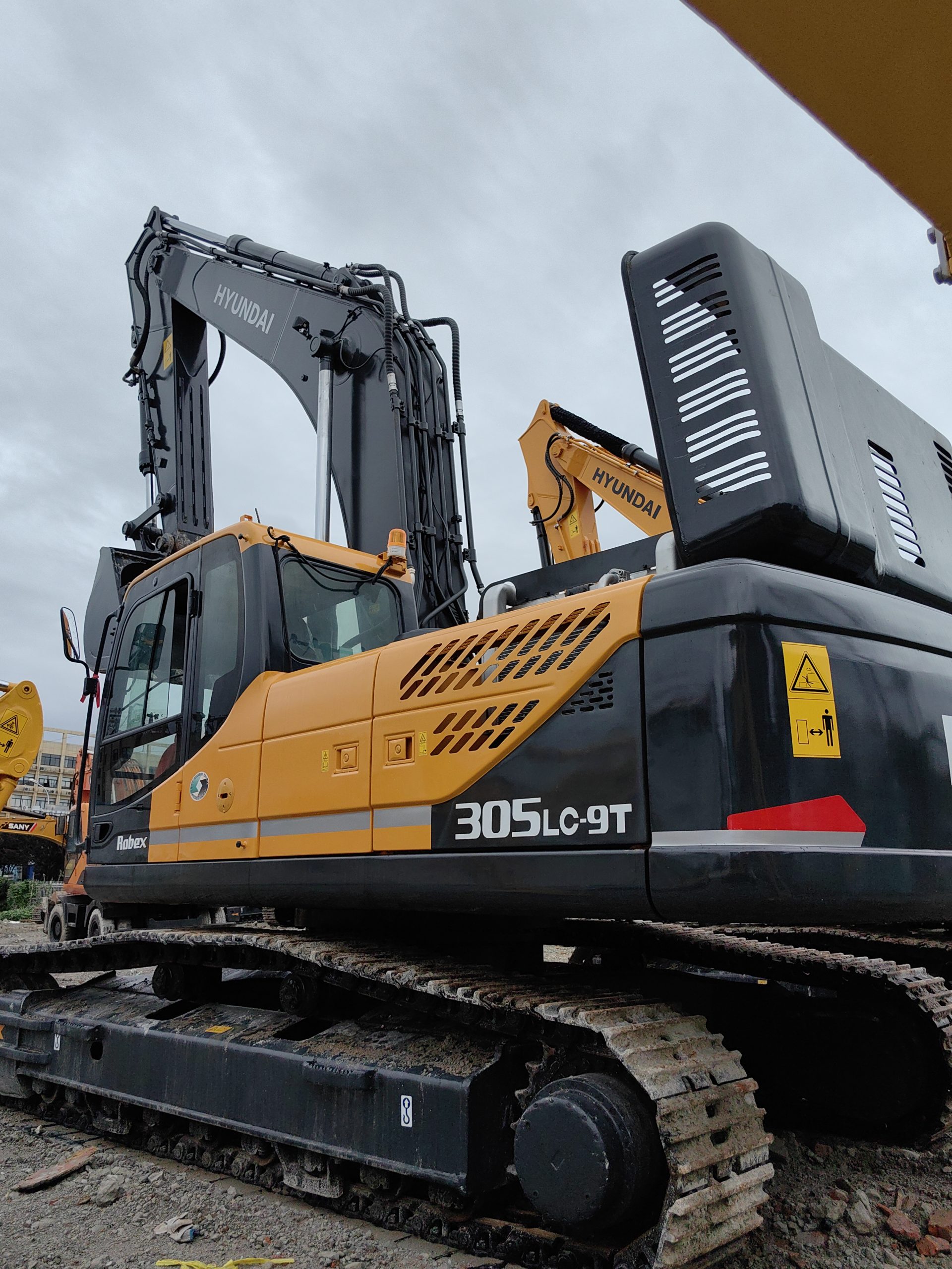 Excavadora Hyundai 305 usada en buen estado