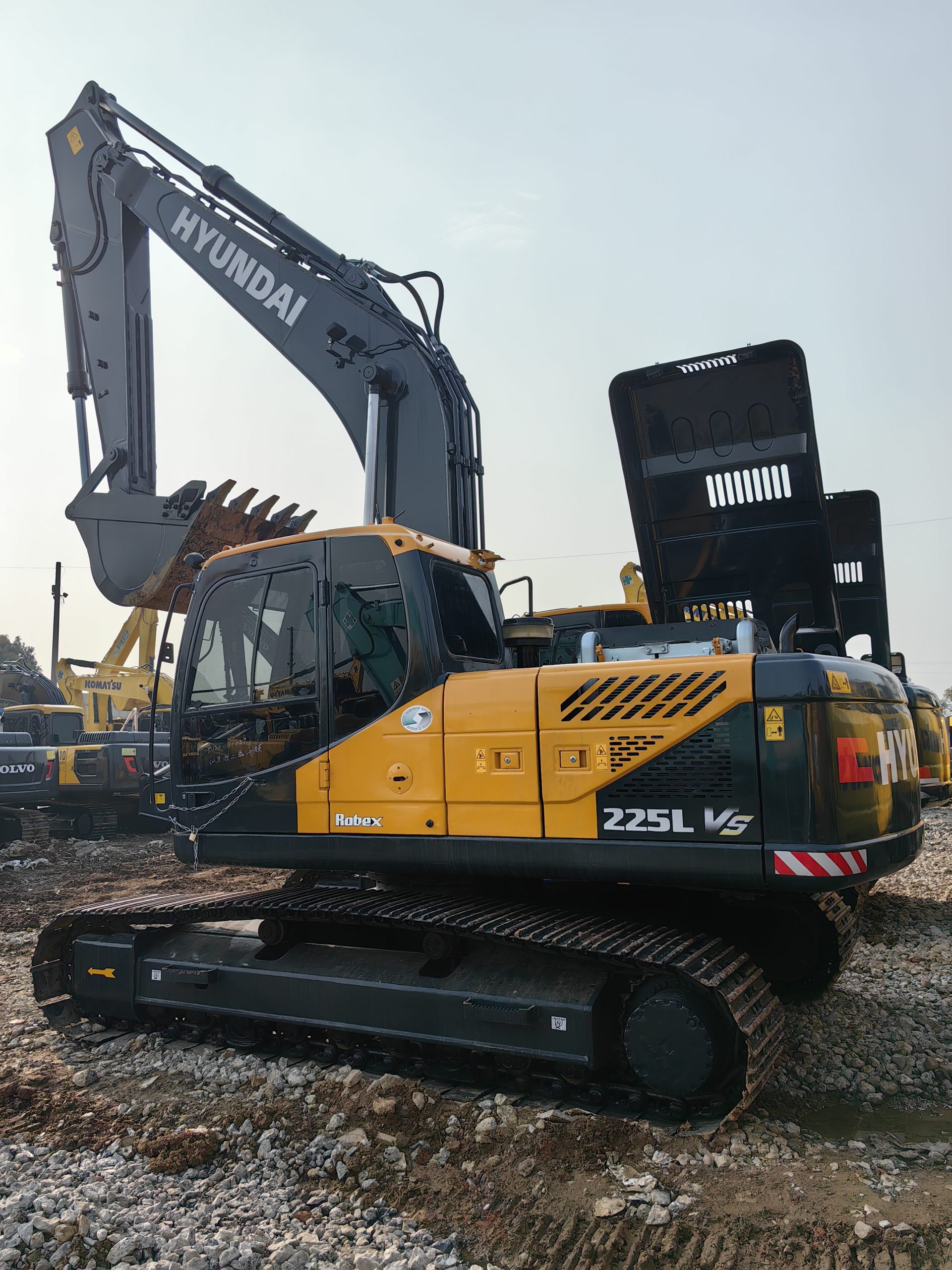 Used Hyundai 225 excavator with good condition