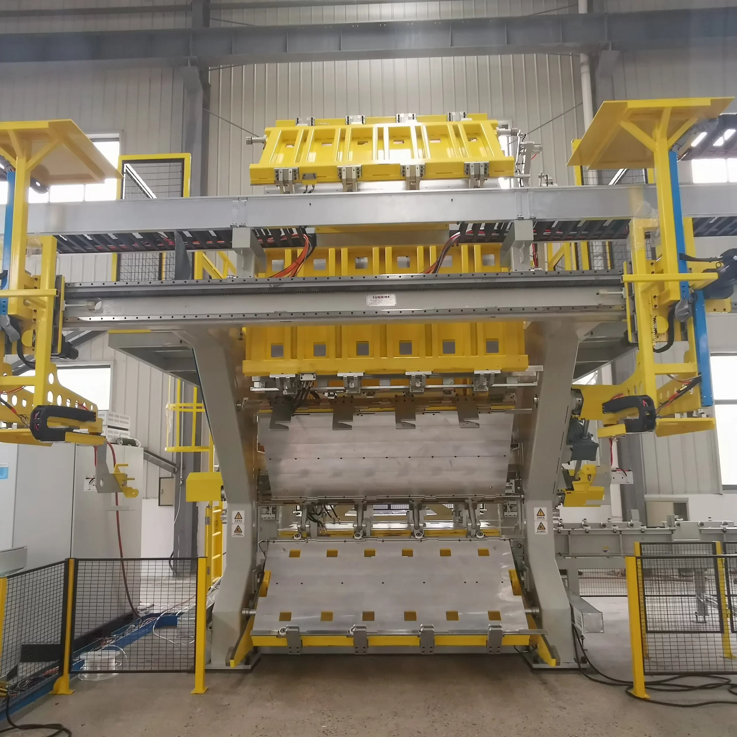 Fabricante de línea de producción de espuma para puertas giratorias