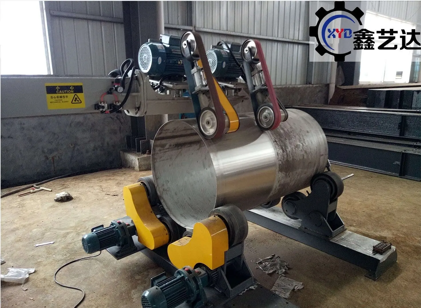 Circumferential wool wheel polishing of the tank body