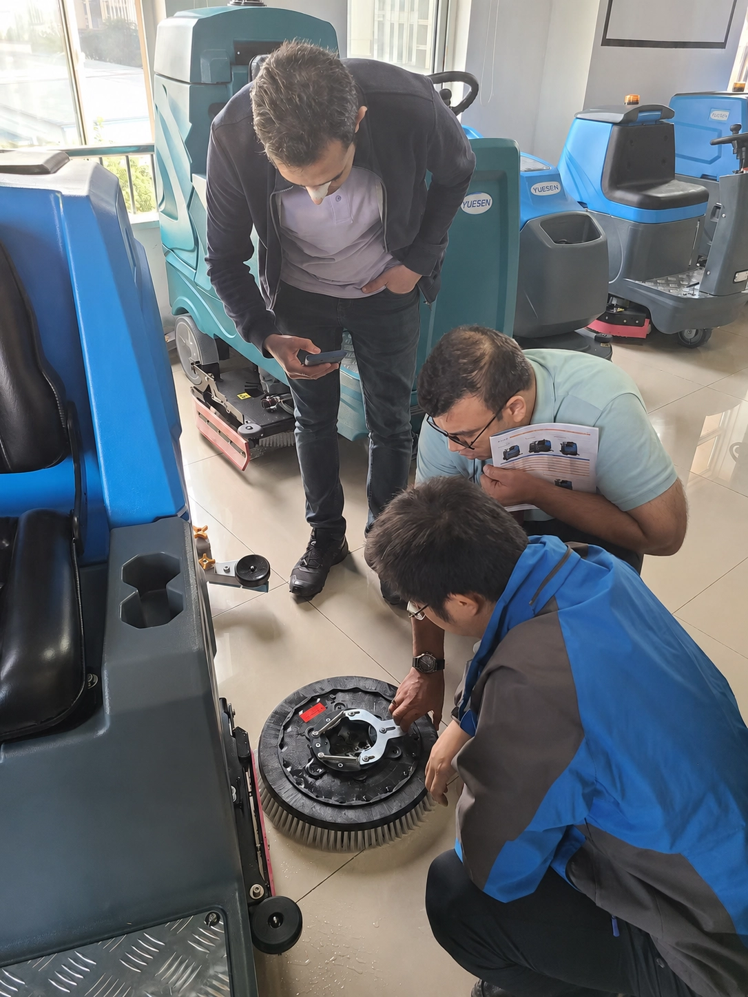 German Kärcher conducted a visit to Hefei YUESEN company to explore the floor cleaning machine product