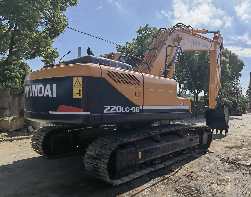 HYUNDAI R200 9 Excavators 5 2