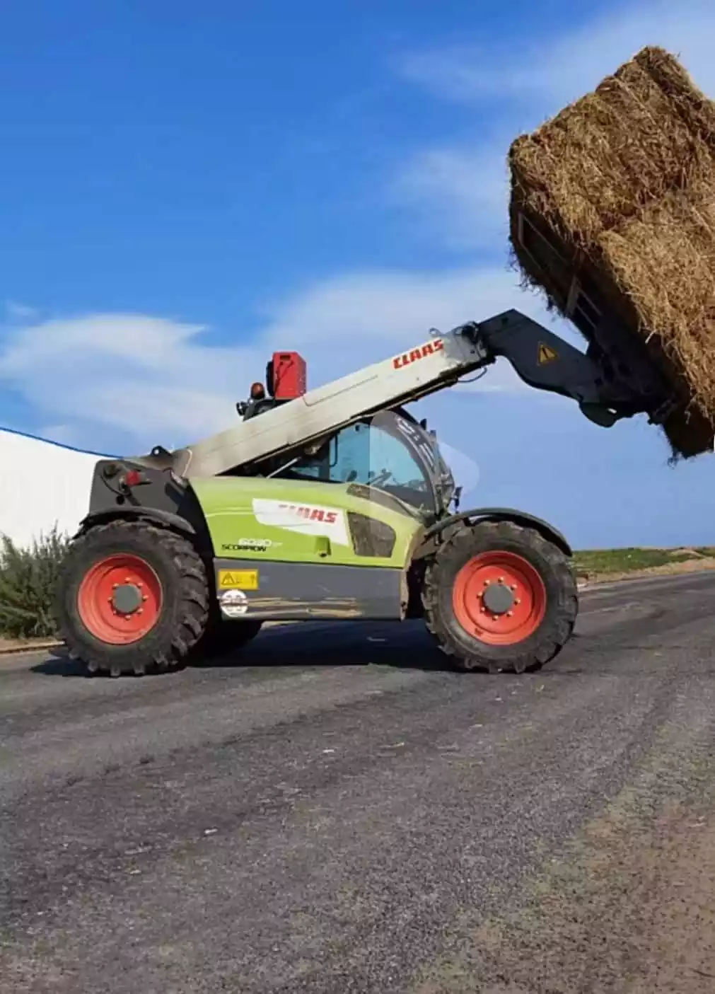 CLAAS second-hand multi-purpose off-road forklift